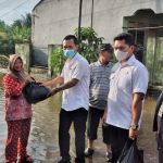 Pemkab OKU Salurkan Bantuan Sembako Untuk Korban Banjir di Desa Tanjung Baru